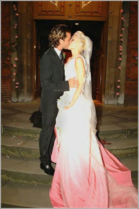 The dress that spawned my interest in a hot pink wedding dress